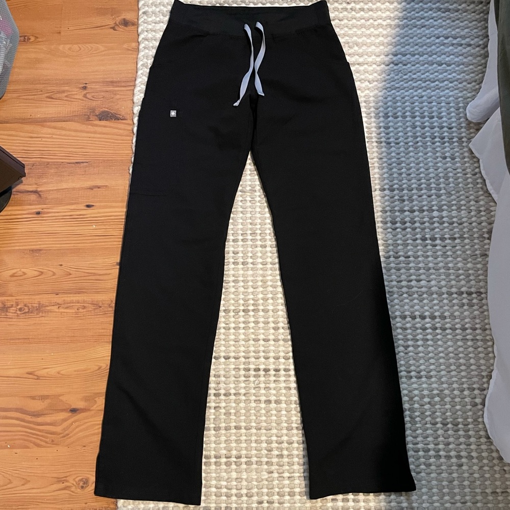 Women’s figs kade cargo pant black